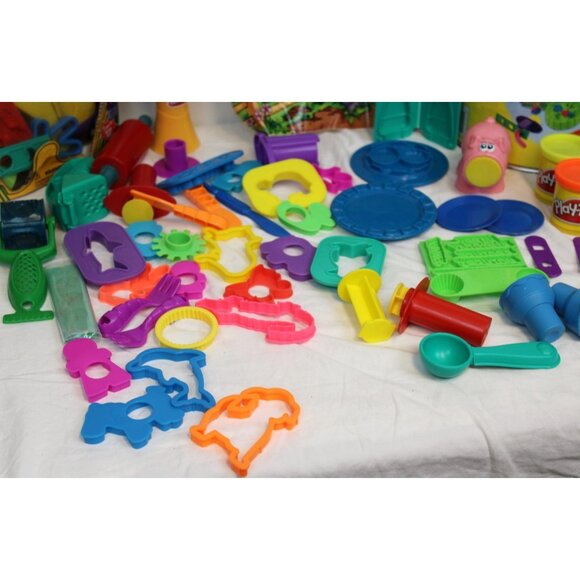 Large Play-Doh Canister 50+ Pcs Crayola Dough Doodler Cutters Molds cans - Picture 6 of 16